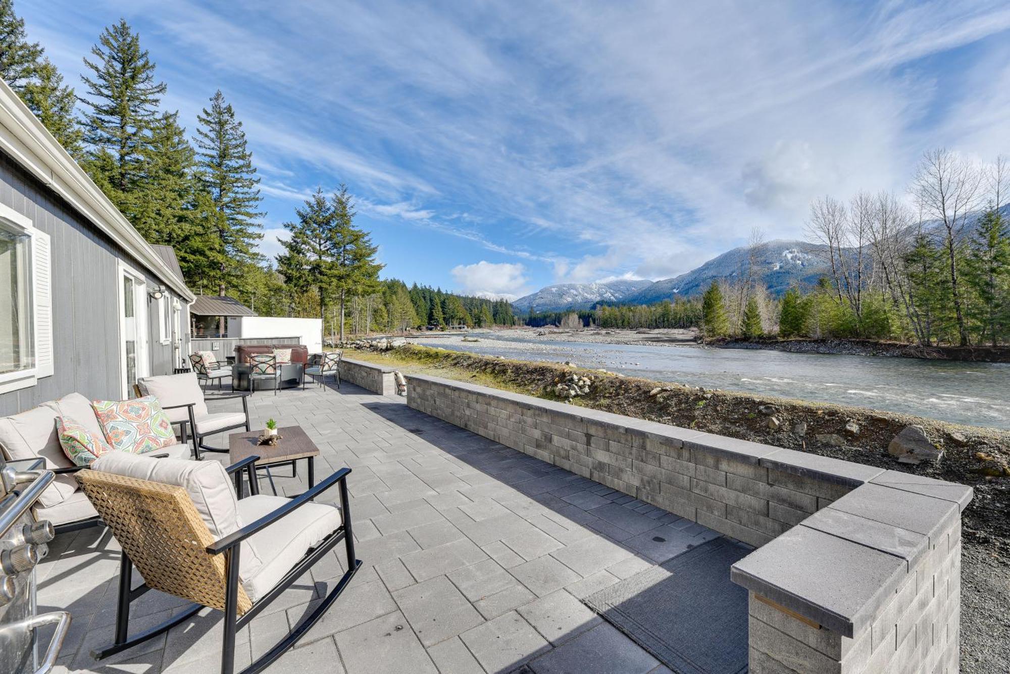 Riverfront Home With Deck, Near Mount Rainier! Пеквуд Екстер'єр фото